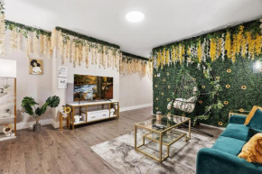 THE FLOWER HOUSE- 2 BDR w KING BED & 2 PRIVATE BATH